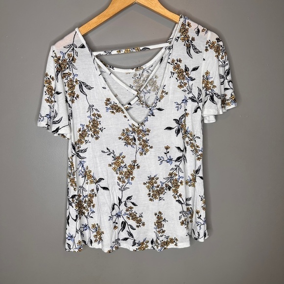 Maurice’s floral Criss cross back blouse - Picture 4 of 4